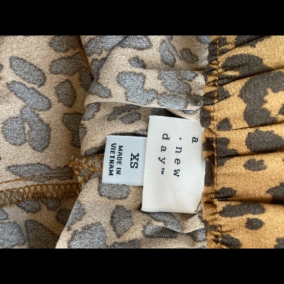 A New Day animal print dressy shorts. Size XS. - Picture 7 of 7